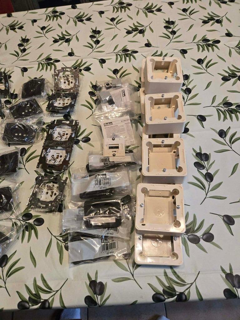 materiel electrique nicon, Bricolage & Construction, Électricité & Câbles, Enlèvement, Neuf, Prise de courant