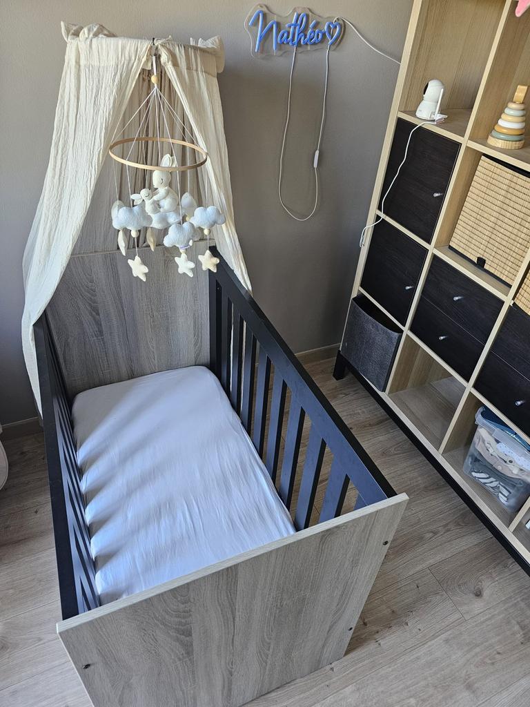 Lit bébé noir et bois 60x120 basalt + matelas + module NEUF, Kinderen en Baby's, Kinderkamer | Complete kinderkamers, Nieuw, Ophalen of Verzenden