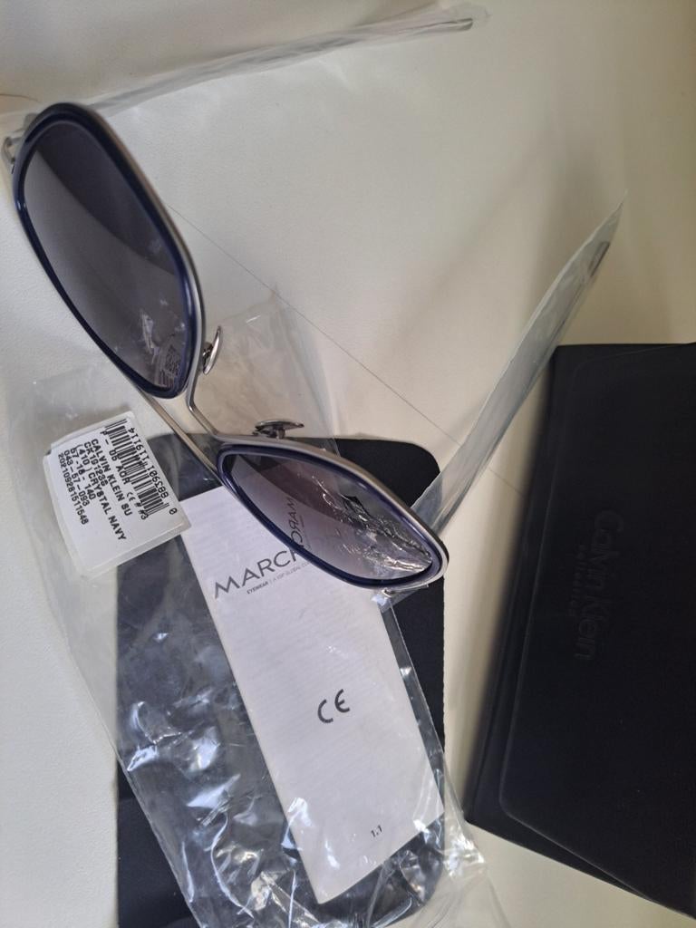Nieuw calvin klein zonnebril crystal navy CK19123S 140€, Ophalen, Zonnebril