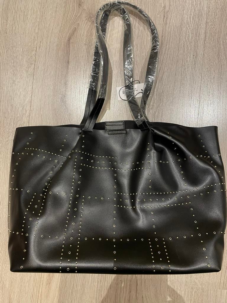Nieuwe zwarte handtas met studs, Handtassen en Accessoires, Tassen | Damestassen, Ophalen of Verzenden, Nieuw, Handtas