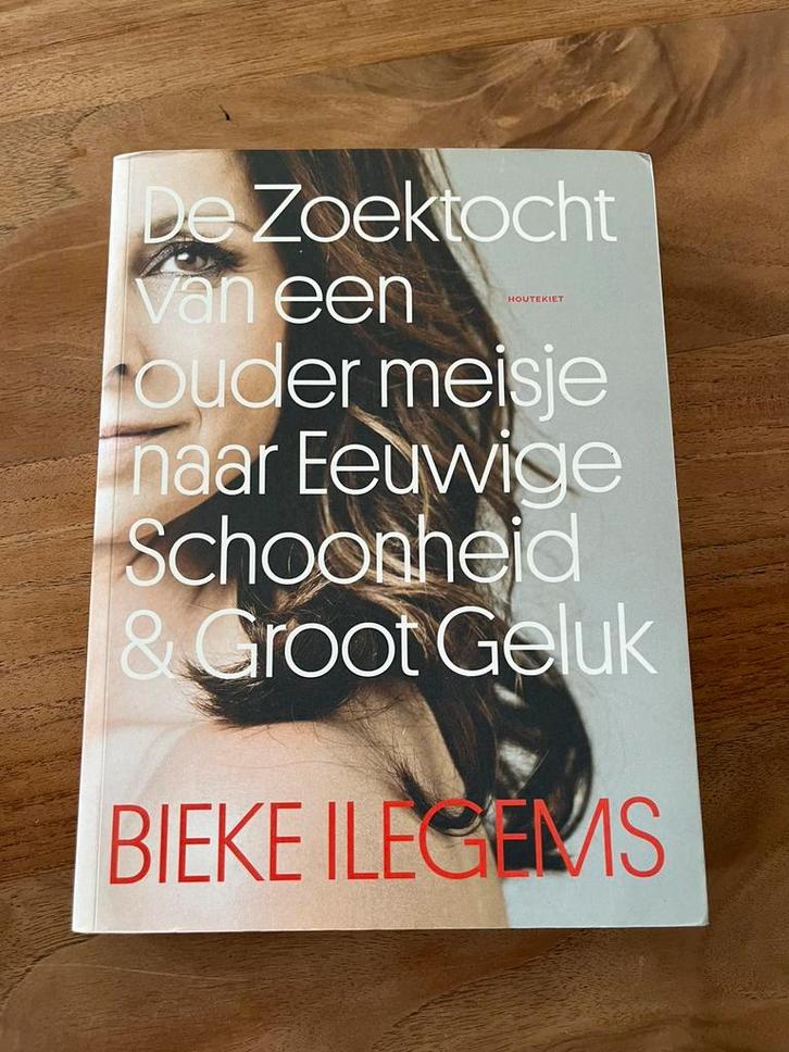 De zoektocht van een ouder meisje naar eeuwige schoonheid &, Livres, Mode, Enlèvement