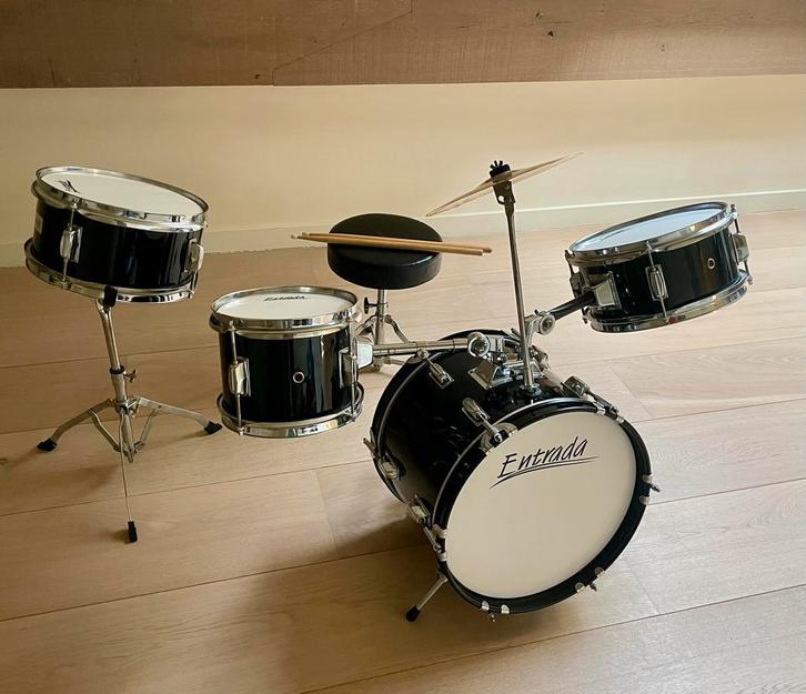 Entrada drumstel + stoeltje + stokken junior, Muziek en Instrumenten, Drumstellen en Slagwerk, Gebruikt, Overige merken, Ophalen