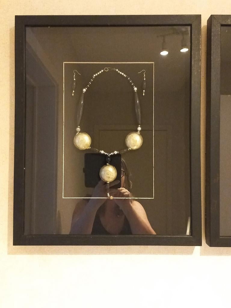 Kader met oosterse zilveren juwelen, Enlèvement