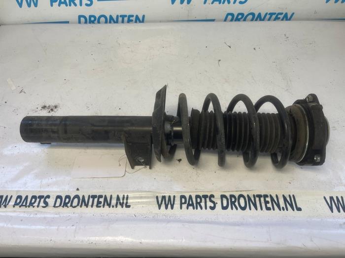 Schokdemper links-voor van een Volkswagen Passat, Gebruikt, -, Volkswagen, -