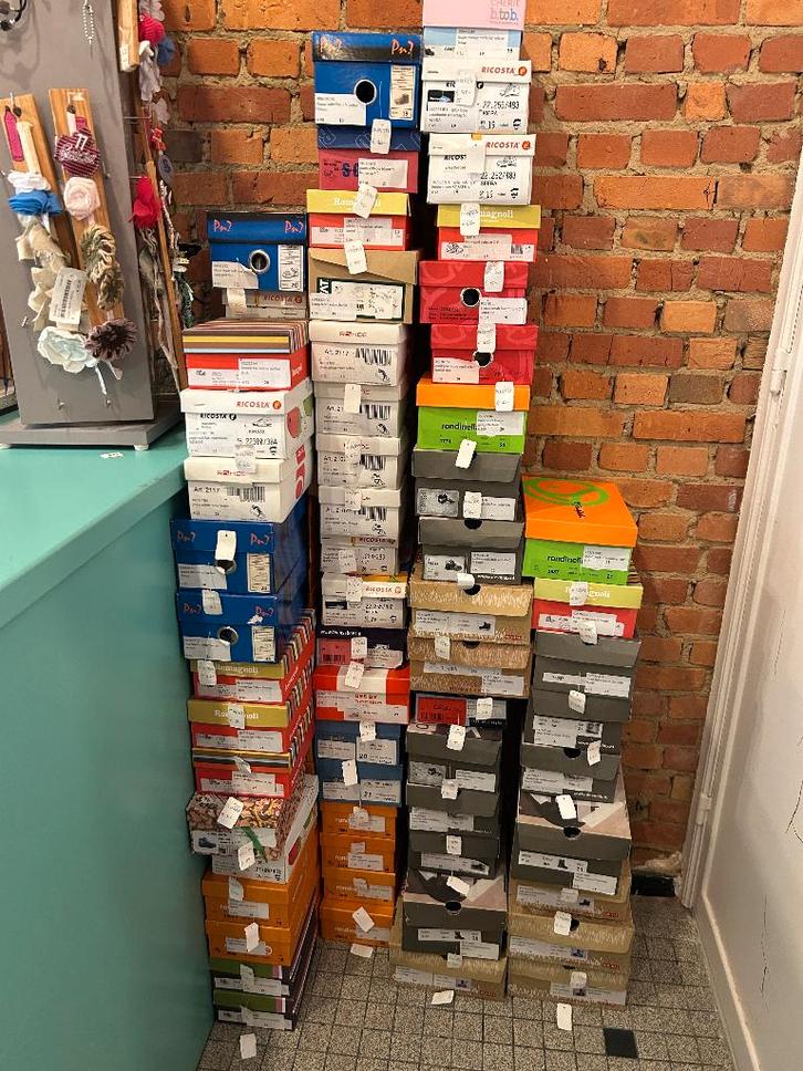 270 p NIEUWE kindermerkschoenen! maten 18-40 doe een bod, Kleding | Dames, Schoenen, Nieuw, Overige typen, Overige kleuren, Ophalen