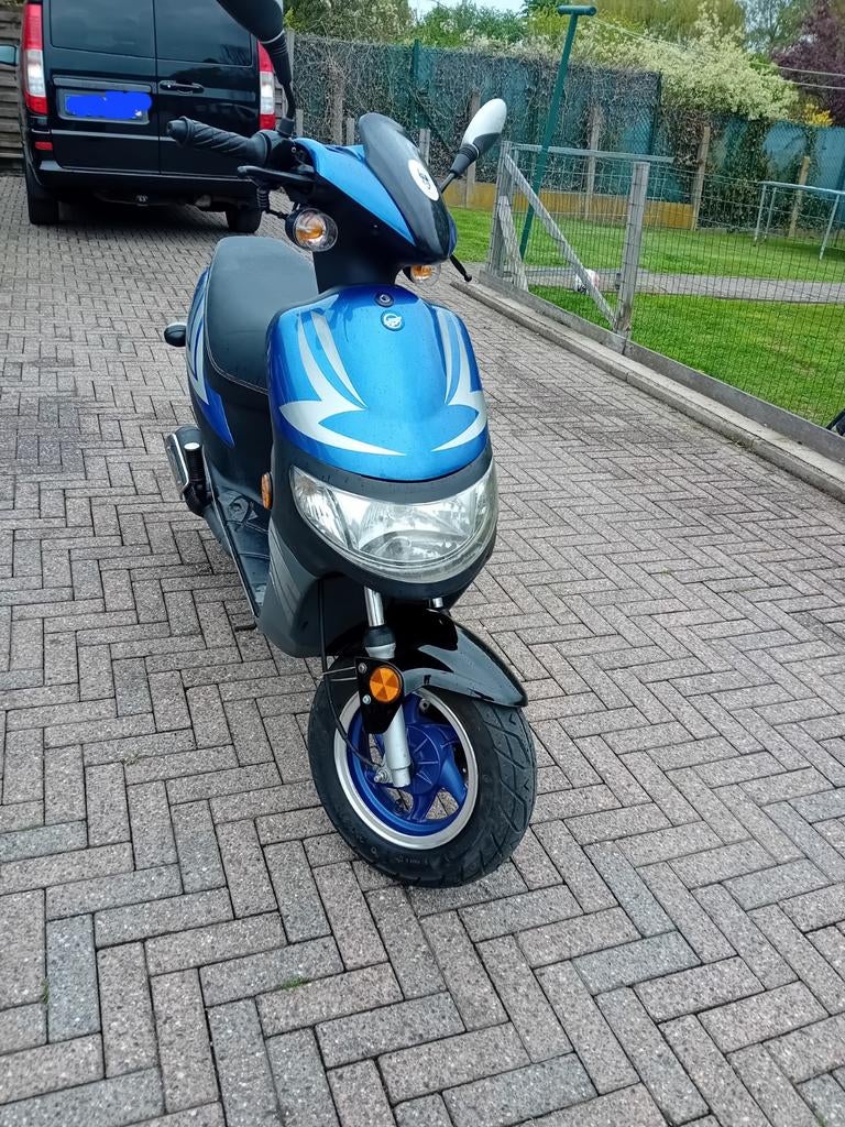 Ouragan Keeway, 49 cm³, Comme neuf, Classe B (45 km/h), Enlèvement