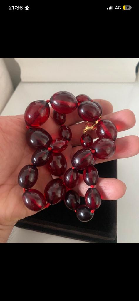 dieprode bakeliet cherry amber kralen, Bijoux, Sacs & Beauté, Bijoux anciens, Enlèvement ou Envoi, Autres matériaux, Collier, Doré