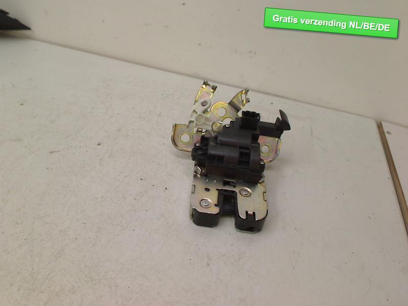 SERRURE COFFRE Audi A3 Sportback (8VA / 8VF) (8R0827505), Dhr. R. de Gouw, Haillon arrière, Audi, Utilisé