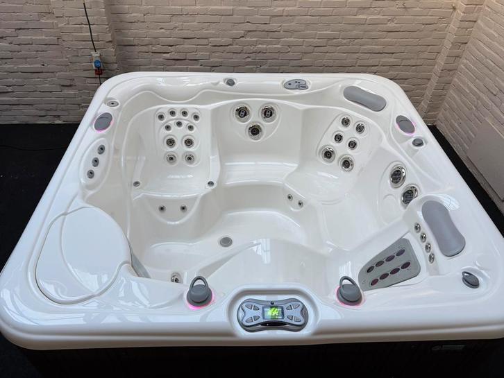 Hotspring Envoy, Jardin & Terrasse, Bains à remous et Spas, Utilisé, Couverture, Filtre, Pompe, Escalier, Enlèvement ou Envoi