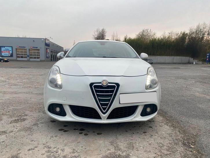 ALFA ROMEO GIULIETTA 1.6 JTDM 2011. LIRE L’ANNONCE !!!!, Autos, Alfa Romeo, Particulier, Giulietta, ABS, Airbags, Air conditionné