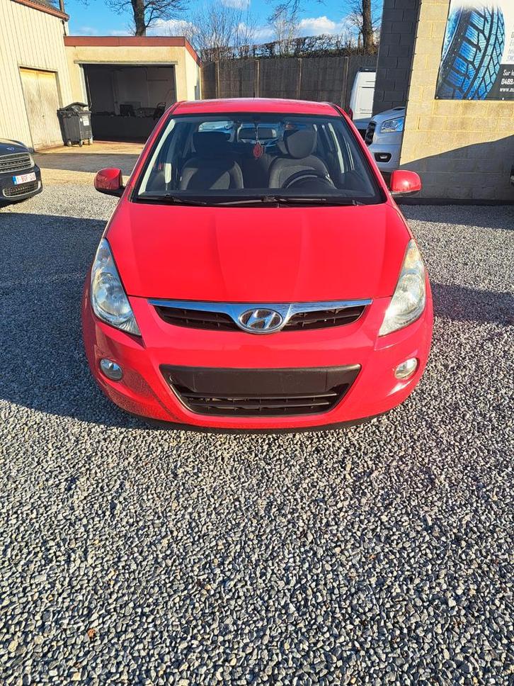 Hyundai i20 1.2i 2010 149900km. Carnet d'entretient complet., Autos, Hyundai, Particulier, i20, ABS, Régulateur de distance, Airbags