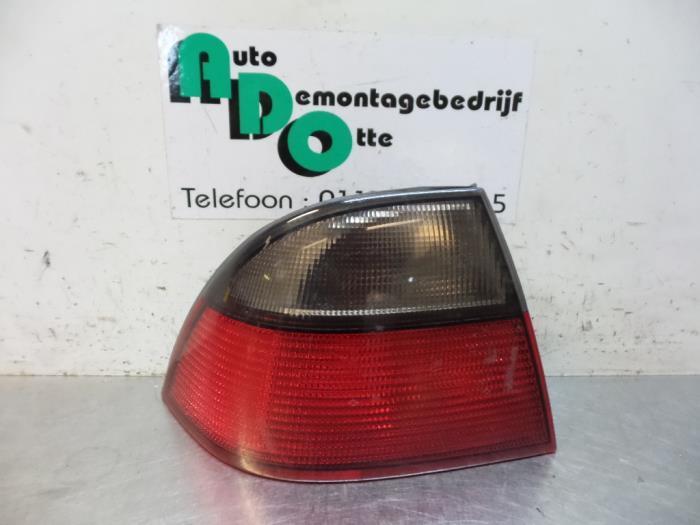 Feu arrière gauche d'un Saab 9-5, Autos : Pièces & Accessoires, Éclairage, Utilisé, 3 mois de garantie, Enlèvement ou Envoi
