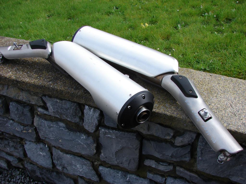 SUZUKI DL 1000 2002 -2007 2 silencieux origines état neuf, Enlèvement, Comme neuf