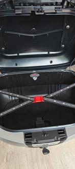 Topkoffer GIVI V56 Maxia 4 Carbon afwerking., Ophalen