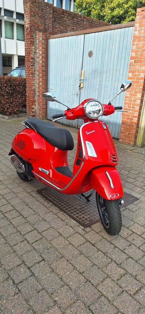 NIEUWWAARDIGE Vespa GTS 125 (2023)  Slechts 30km!, Motoren, Motoren | Piaggio, Particulier, Scooter, Ophalen