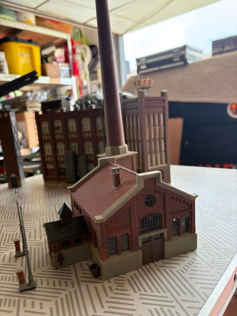 FALLER HO COMPLETE FABRIEK EN ROOKGENERATOR VOOR DECORTREIN, Hobby en Vrije tijd, Modeltreinen | H0, Gebruikt, Brug, Tunnel of Gebouw