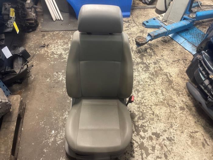 Siège droit d'un Volkswagen Caddy, Autos : Pièces & Accessoires, Habitacle & Garnissage, Volkswagen, Utilisé, 3 mois de garantie