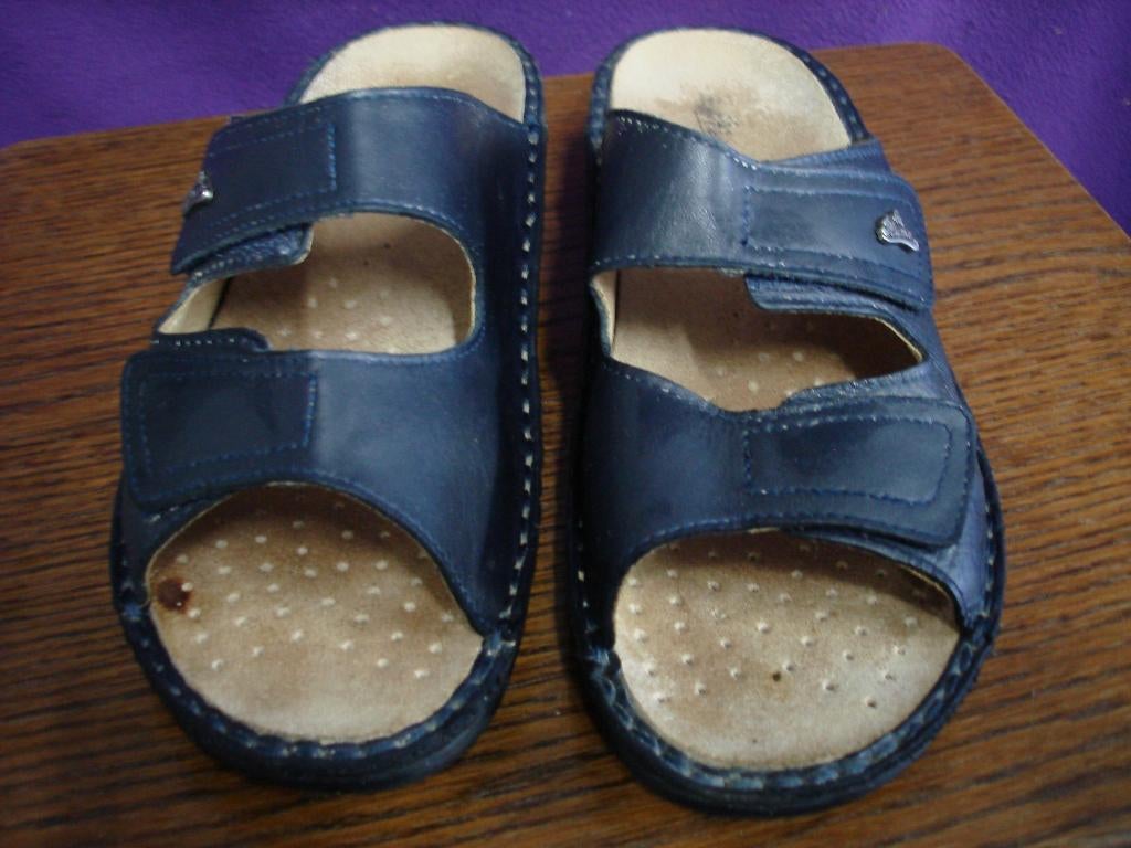 Tof paar open sandalen/slippers/oplopers donkerblauw maat 39, Enlèvement ou Envoi, La Plume, Porté, Bleu