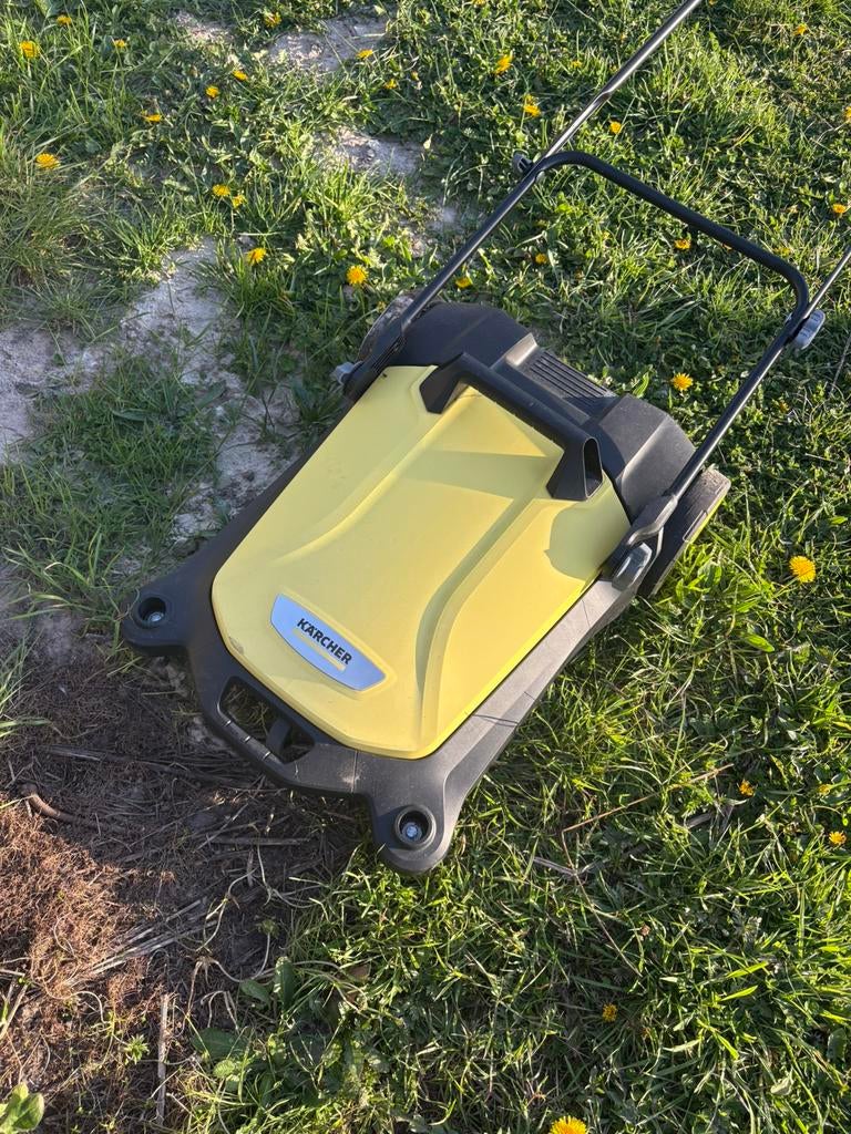 Karcher borstel (wieltjes kwijt vanvoor), Ophalen, Zo goed als nieuw