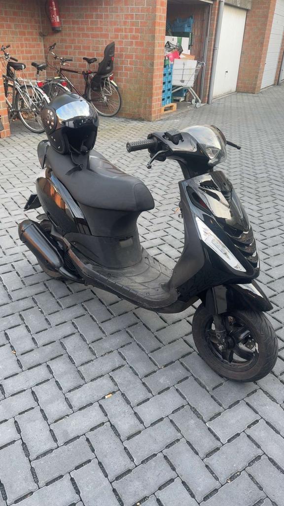 Piaggio zip 125cc, Fietsen en Brommers, Scooters | Piaggio, Zo goed als nieuw, Zip, Klasse B (45 km/u), Benzine, Ophalen