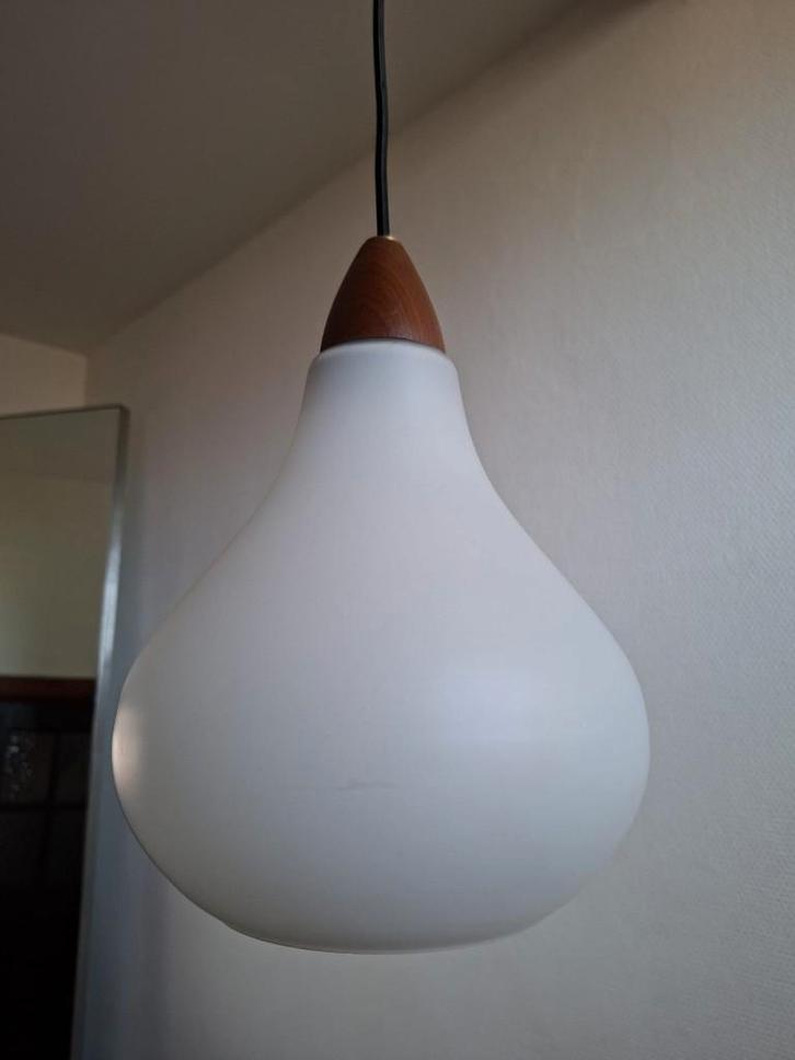 opaline & teak hanglampje, Deens, 50/60s, Antiek en Kunst, Antiek | Verlichting, Ophalen of Verzenden