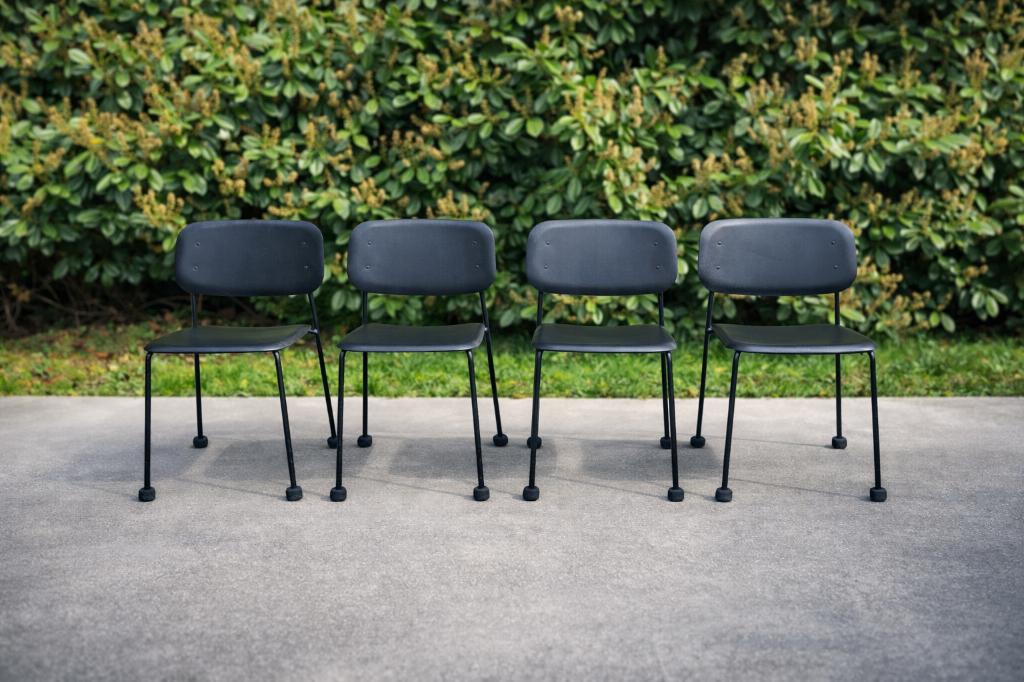 Vier stoelen - Kvik, Huis en Inrichting, Stoelen, Ophalen, Zwart, Zo goed als nieuw, Vier