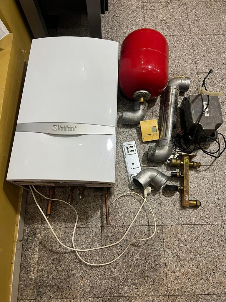 Chaudière à condensation Vaillant VCW 286/5-3 (E-BE) R6, Bricolage & Construction, Chauffe-eau & Boilers, Enlèvement