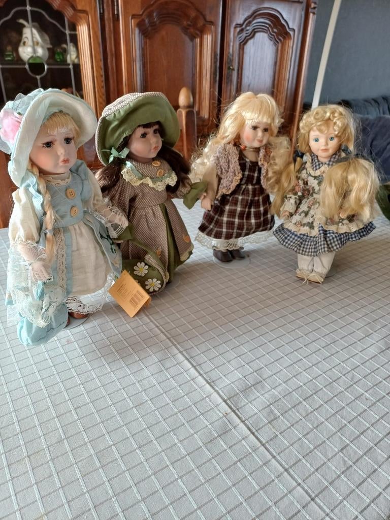 4 porseleinen poppen, Enlèvement ou Envoi, Poupée
