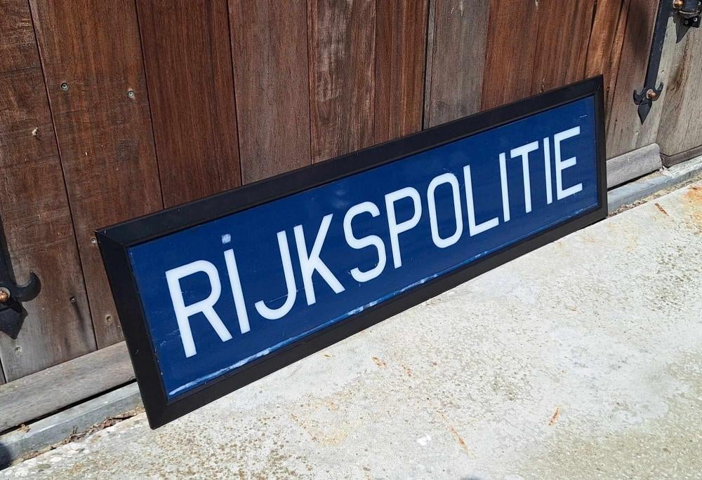 Stoere plexi plaat in houten lijst, rijkspolitie🚔, Ophalen of Verzenden, Gebruikt, Reclamebord