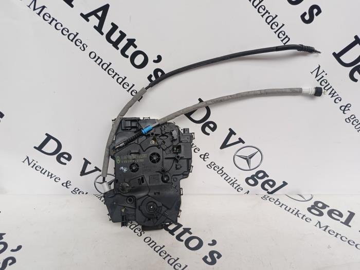 Deurslot Mechaniek 4Deurs links-achter van een Mercedes Vito, Gebruikt, -, Ophalen of Verzenden, -