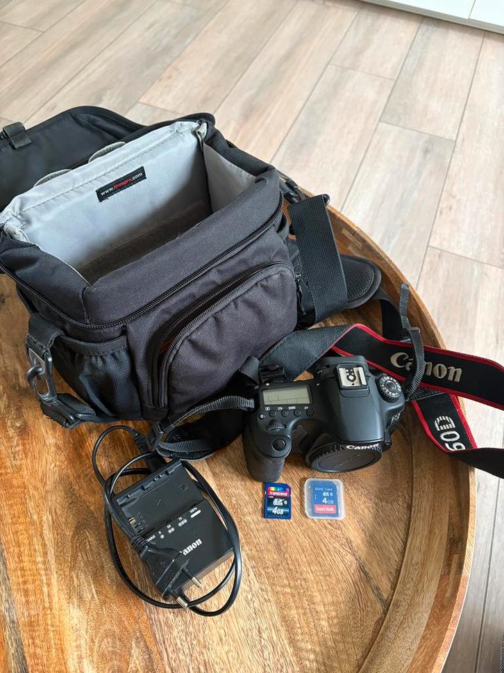 Spiegelreflexcamera Canon eos 60d, 2 lenzen en opbergtas, TV, Hi-fi & Vidéo, Appareils photo numériques, Comme neuf, Canon, Enlèvement