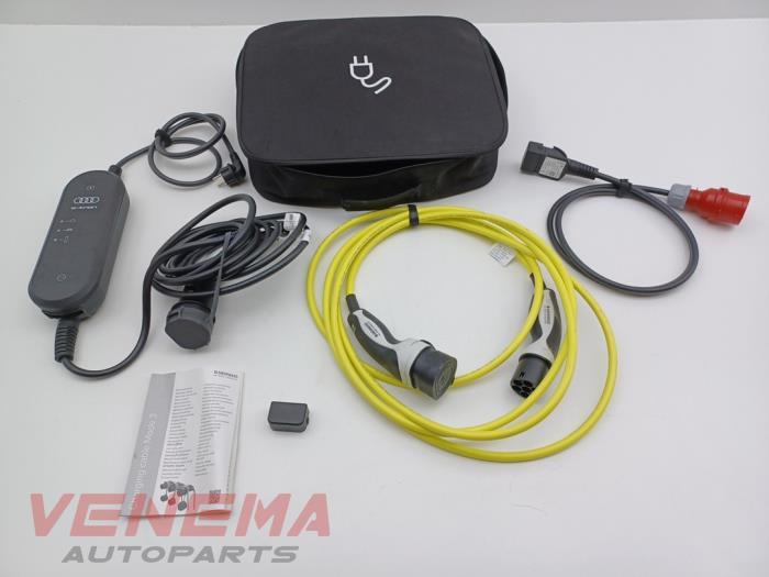 Oplaadkabel hybride van een Audi Q3, Auto-onderdelen, Elektronica en Kabels, Audi, Gebruikt, 3 maanden garantie, Ophalen of Verzenden