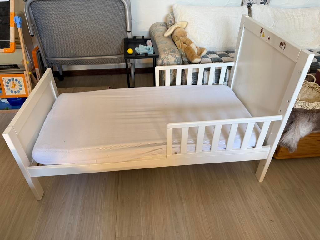 Kinderbedje, Kinderen en Baby's, Kinderkamer | Bedden, Zo goed als nieuw, Matras, Ophalen