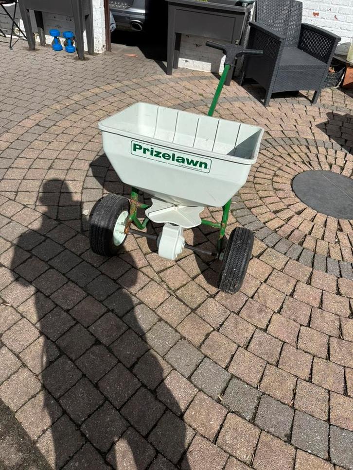 Epandeur Prizelawn, Jardin & Terrasse, Brouettes, Utilisé, Manuelle, À deux roues, Enlèvement