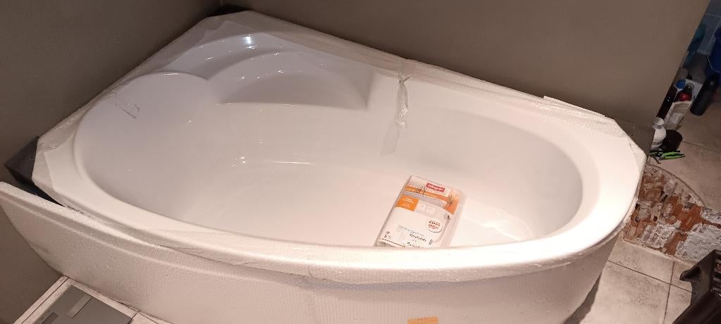 Hoekbad 1.70m op 1.10m wit, Doe-het-zelf en Bouw, Sanitair, Ophalen, Nieuw, Bad