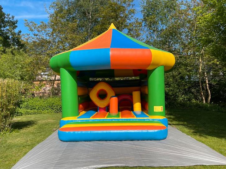 Springkasteel circus met obsrakels, Hobby & Loisirs créatifs, Articles de fête | Location, Comme neuf, Enlèvement