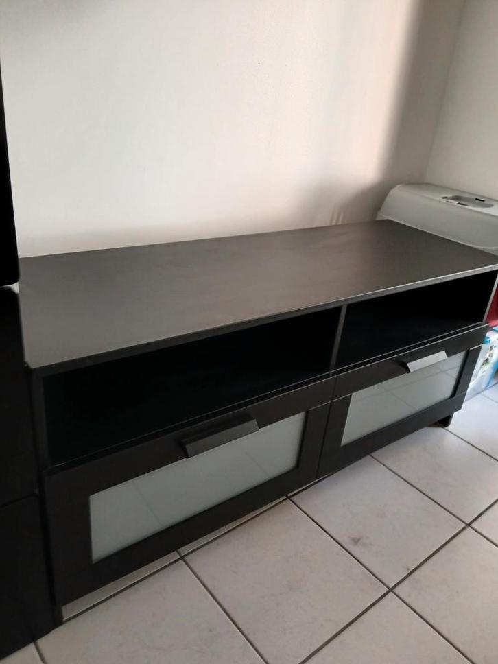 Brimnes tv kast, Huis en Inrichting, Kasten |Televisiemeubels, Glas, Ophalen