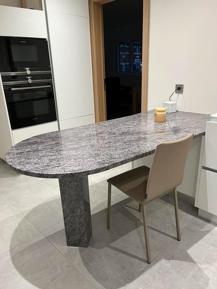 Table et plan travail en granit gris, Maison & Meubles, Tables | Tables à manger, Comme neuf, Carré, Enlèvement