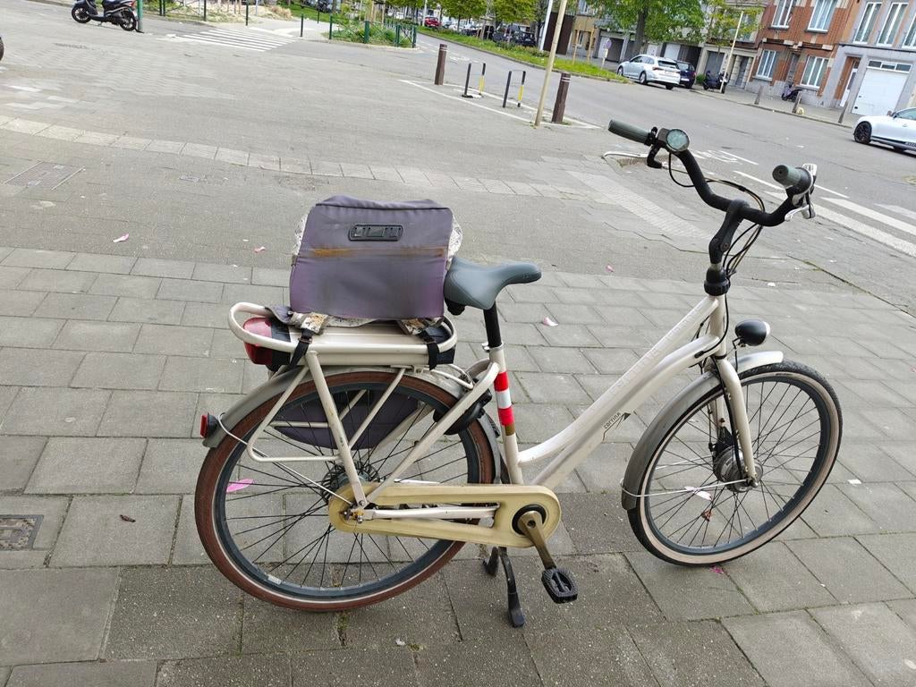 Cortina Elektrische fiets
Met 8 verschillende
Banden 28 inch, Enlèvement