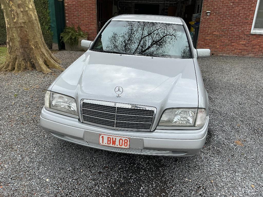Presque un oldtimer. Mercedes C180 classic de 1998, Autos, 90 kW, Argent ou Gris, Achat, Boîte manuelle