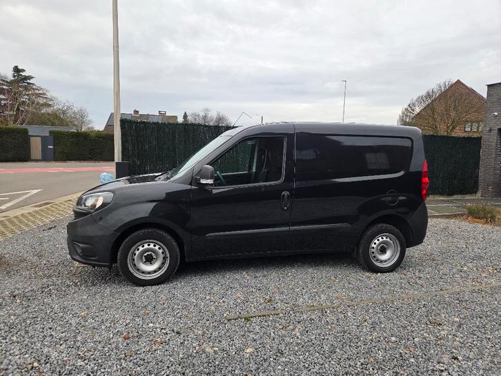 Fiat doblo 3 zitplaatsen airco van 2020, Auto's, Bestelwagens en Lichte vracht, Particulier, ABS, Airbags, Airconditioning, Alarm