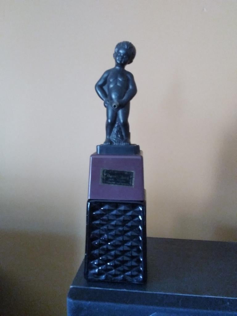 Drankdispenser mannekepis, Ophalen