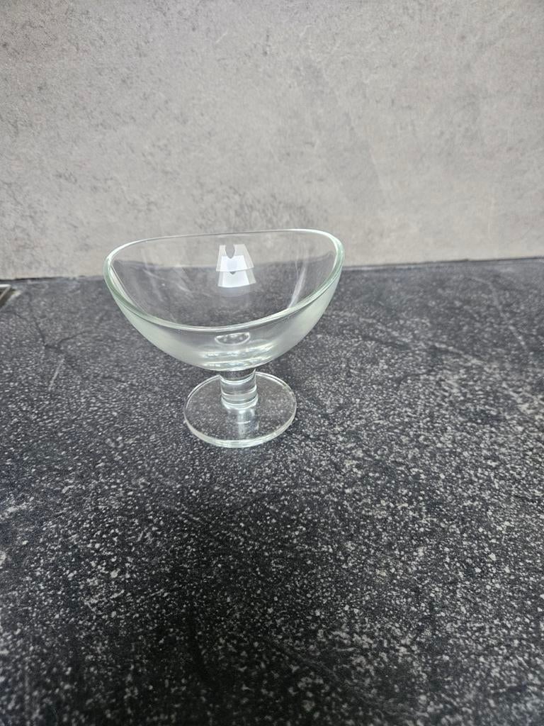 Glazen voor ijs, Ophalen