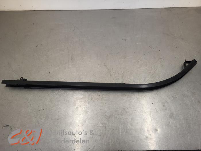 Rail porte coulissante gauche d'un Mercedes Vito, Autos : Pièces & Accessoires, Carrosserie & Tôlerie, Mercedes-Benz, Utilisé
