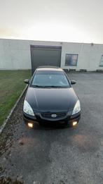 Kia Rio avec feuille rose, Autos, Kia, 65 kW, Boîte manuelle, Noir, 5 portes