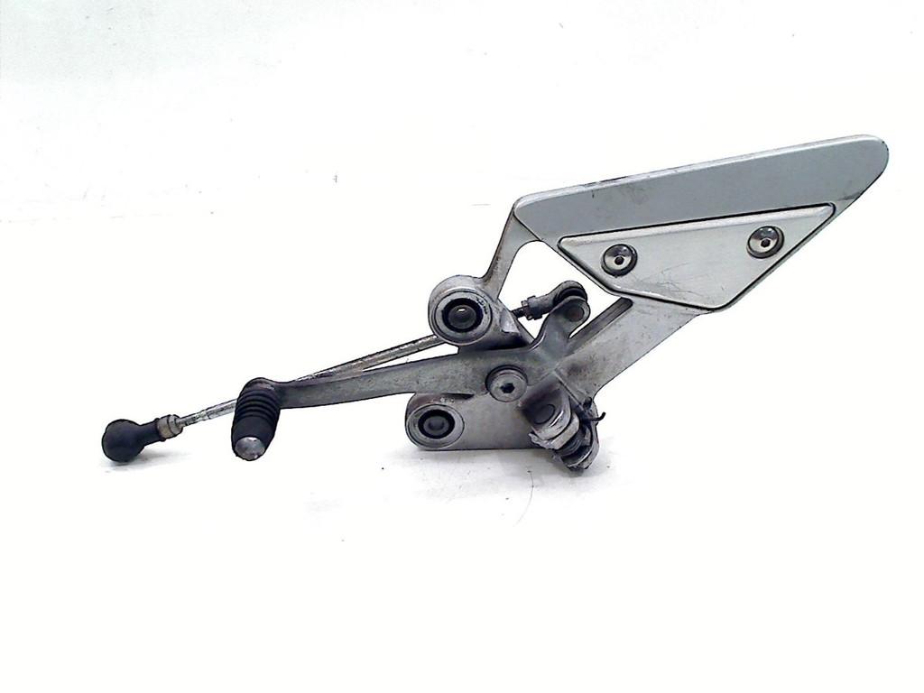 REPOSE PIEDS AVANT GAUCHE Yamaha FZ 6 2004-2006 (FZ6 FAZER), Motos, Dhr. S. di Majo, Utilisé, Info@cama-motorparts.nl, P.J. Troelstraweg 8 8
3144 CX  MAASSLUIS, NL