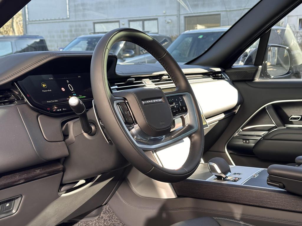 Land Rover Range Rover P460e AUTOBIOGRAPHY (automatique), 460 ch, 2 places, 3000 kg, Noir