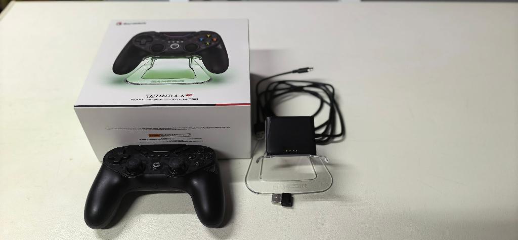 GamesSir Tarantula pro + charging dock, Games en Spelcomputers, Spelcomputers | Sony Consoles | Accessoires, Zo goed als nieuw
