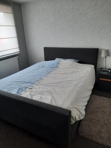 Velda Boxspring, 160x200cm met nachtkastjes en zitbank beschikbaar voor biedingen