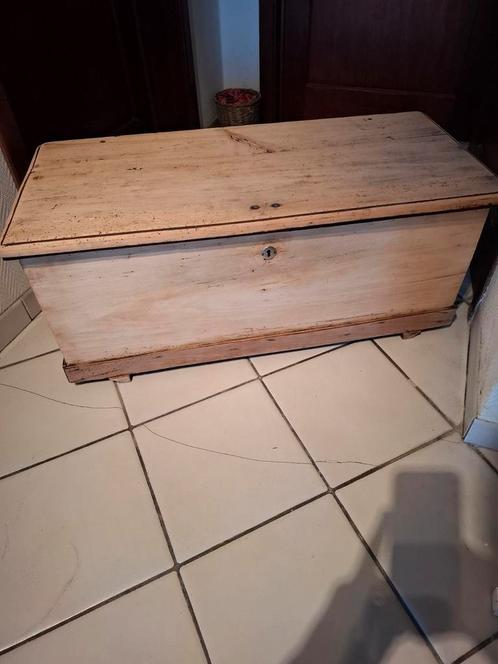 Coffre en bois massif, Huis en Inrichting, Woonaccessoires | Kisten, Zo goed als nieuw, Ophalen